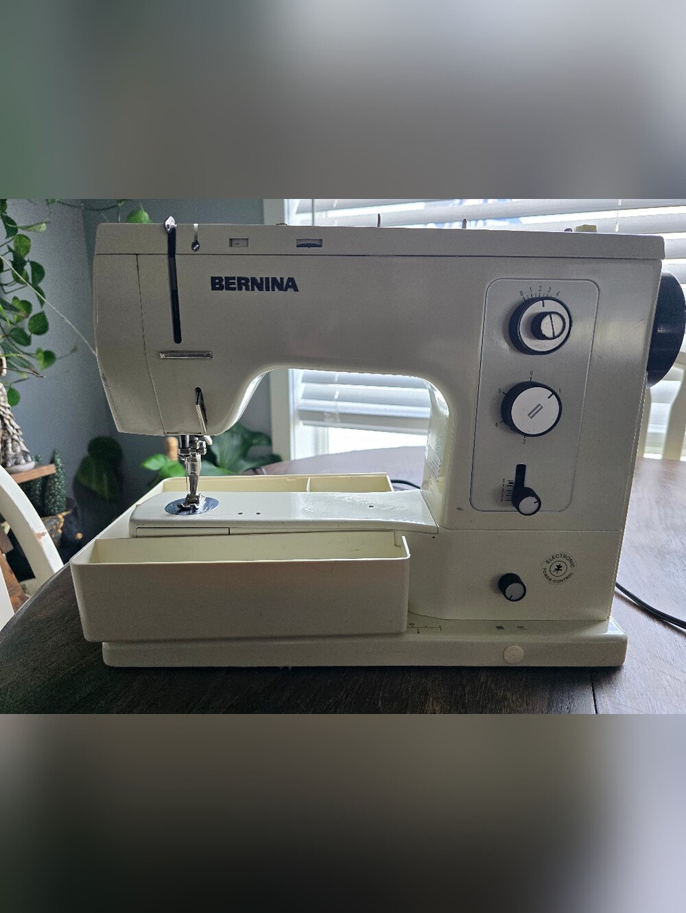 Bernina 831 Heavy-Duty Sewing Machine